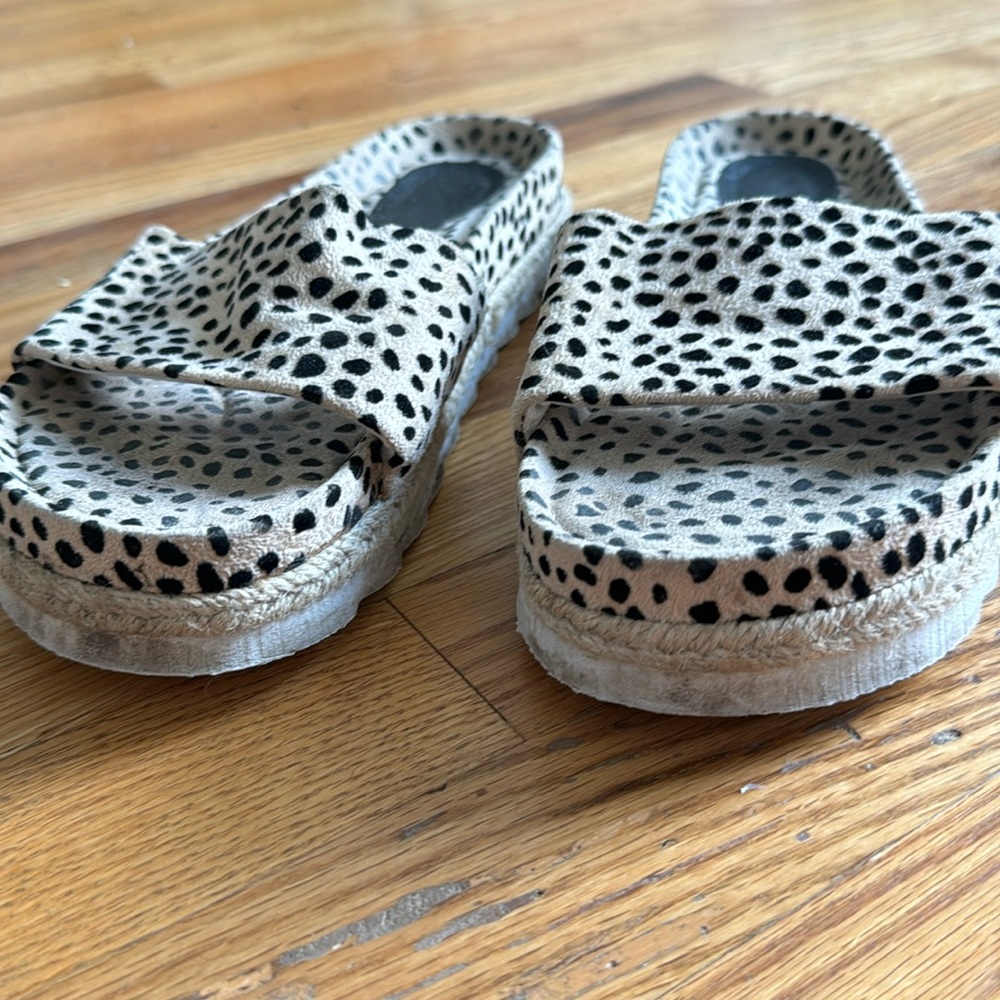Platform animal print slides